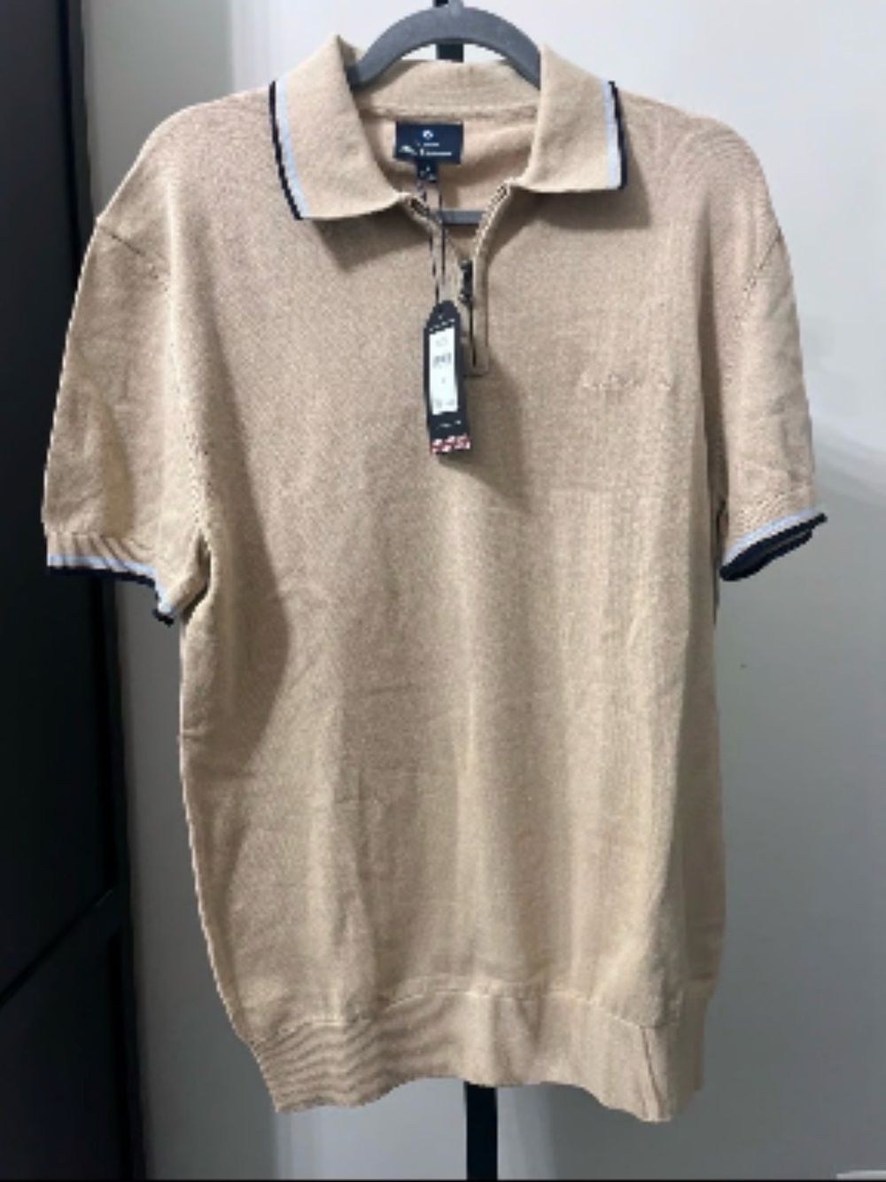 New With Tags Ben Sherman
Mens Polo Shirt, Short Sleeve Zip
Size Small